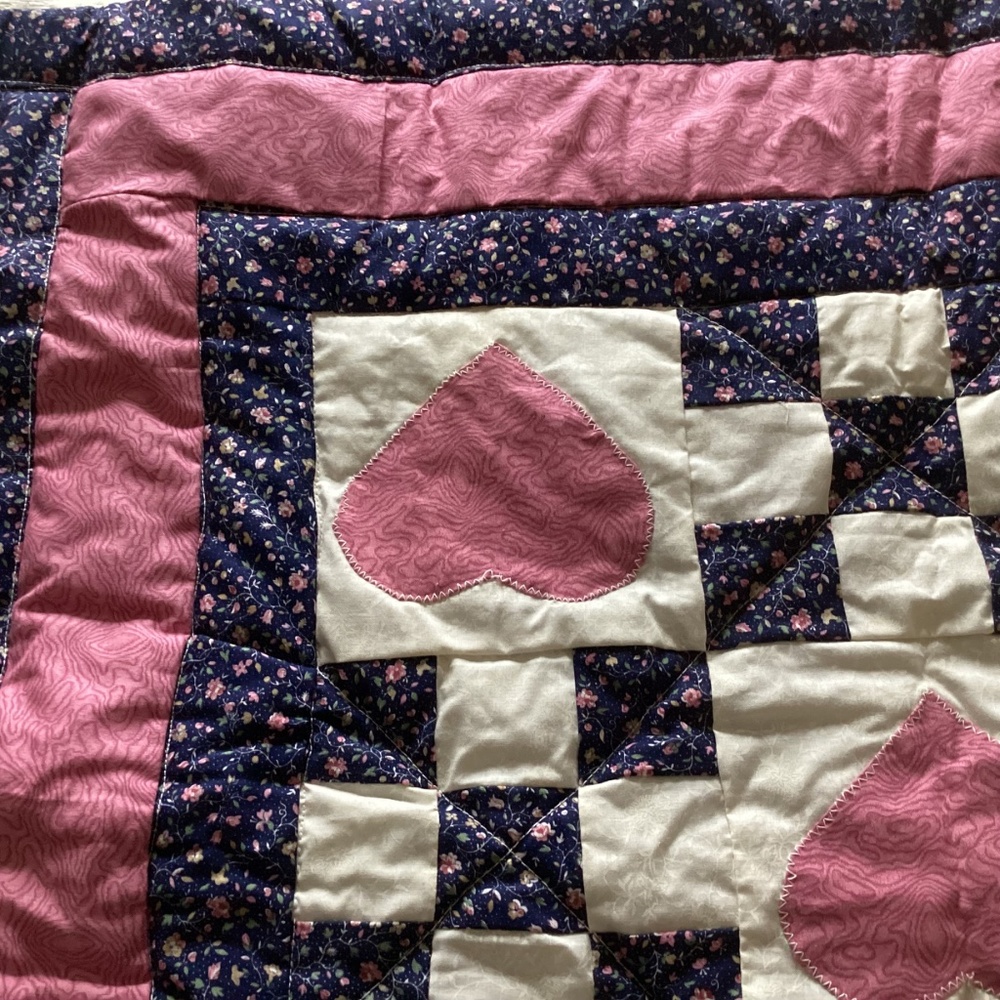 Handmade vintage quilted heart country wall hanging blue / mauve 29 x 29 inches - Picture 4 of 12